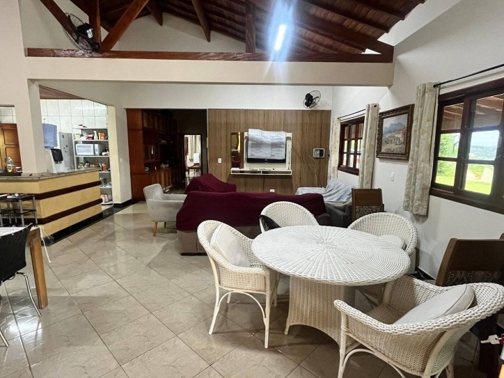Chácara à venda com 4 quartos, 380m² - Foto 2