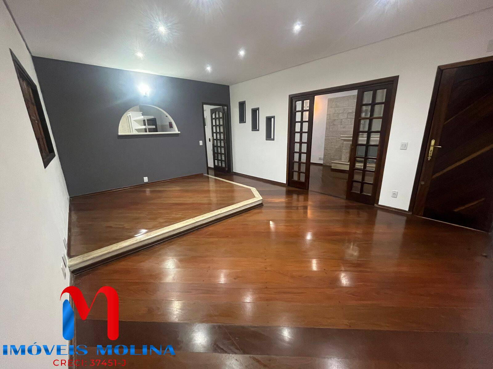 Casa à venda e aluguel com 3 quartos, 240m² - Foto 4