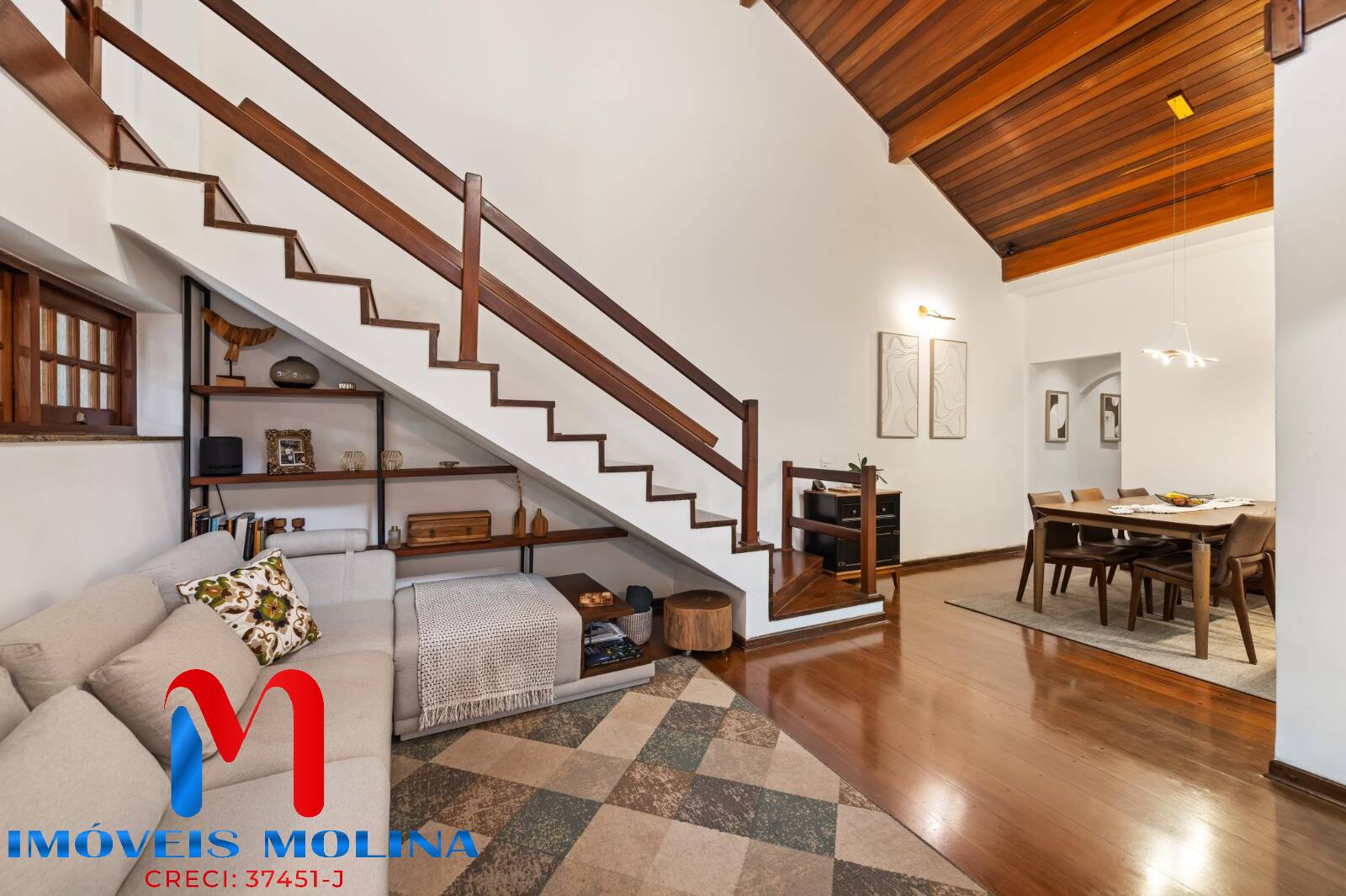 Sobrado à venda com 4 quartos, 240m² - Foto 1